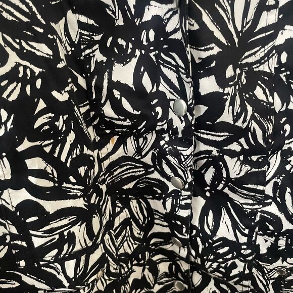 Laura Ashley Snap Closure Blazer with Pockets Medium - Picture 5 of 5